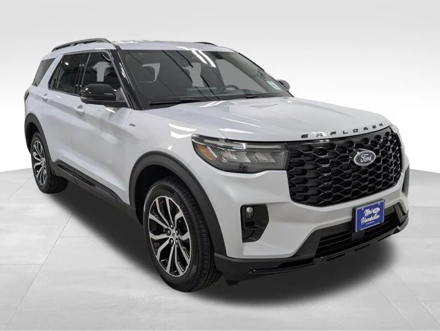 New 2026 Space White Metallic Ford ST-Line image 48