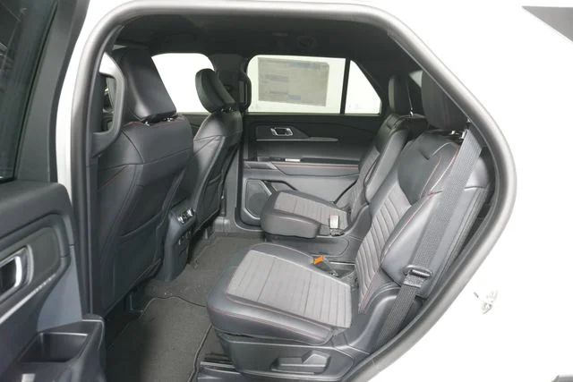 New 2026 Star White Metallic Tri-Coat Ford ST-Line image 22