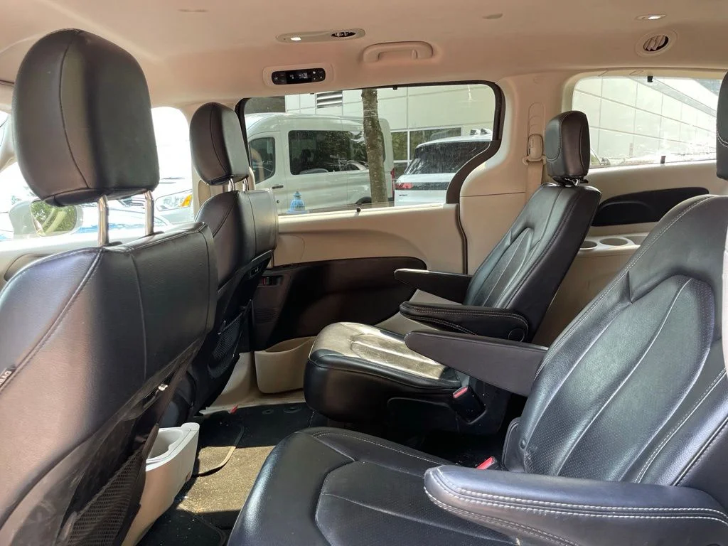 Used 2022 Gray Clearcoat Chrysler Touring L image 24