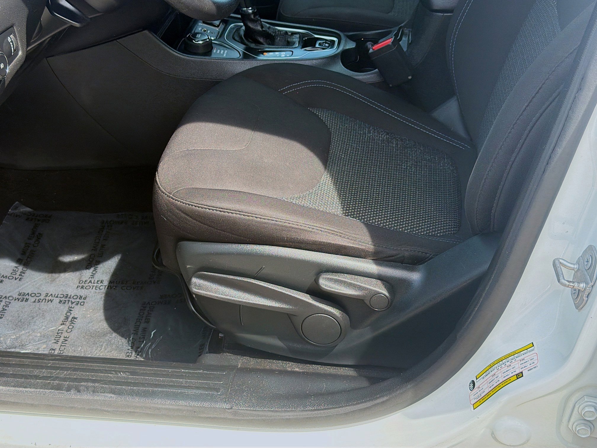 Used 2019 Bright White Clearcoat Jeep Latitude image 16