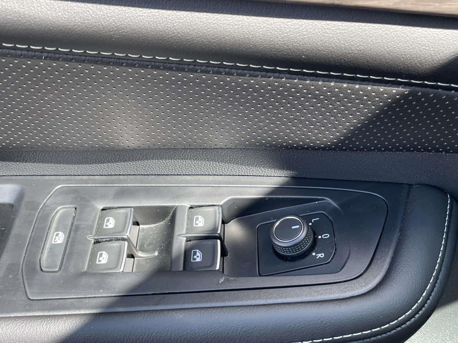 New 2026 Pure Gray Volkswagen 2.0T SEL image 27