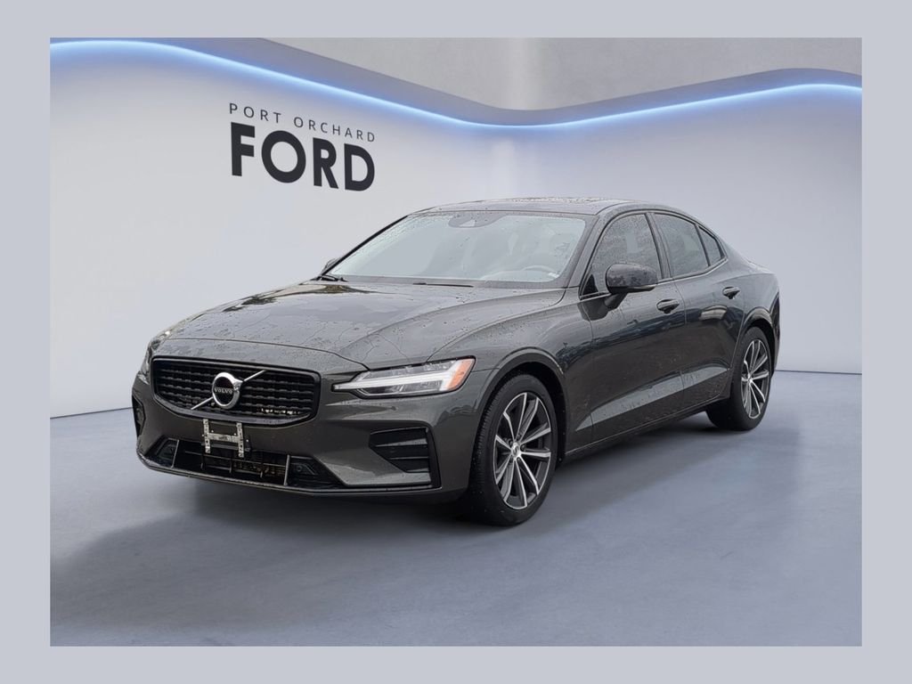 2022 Volvo S60 Momentum