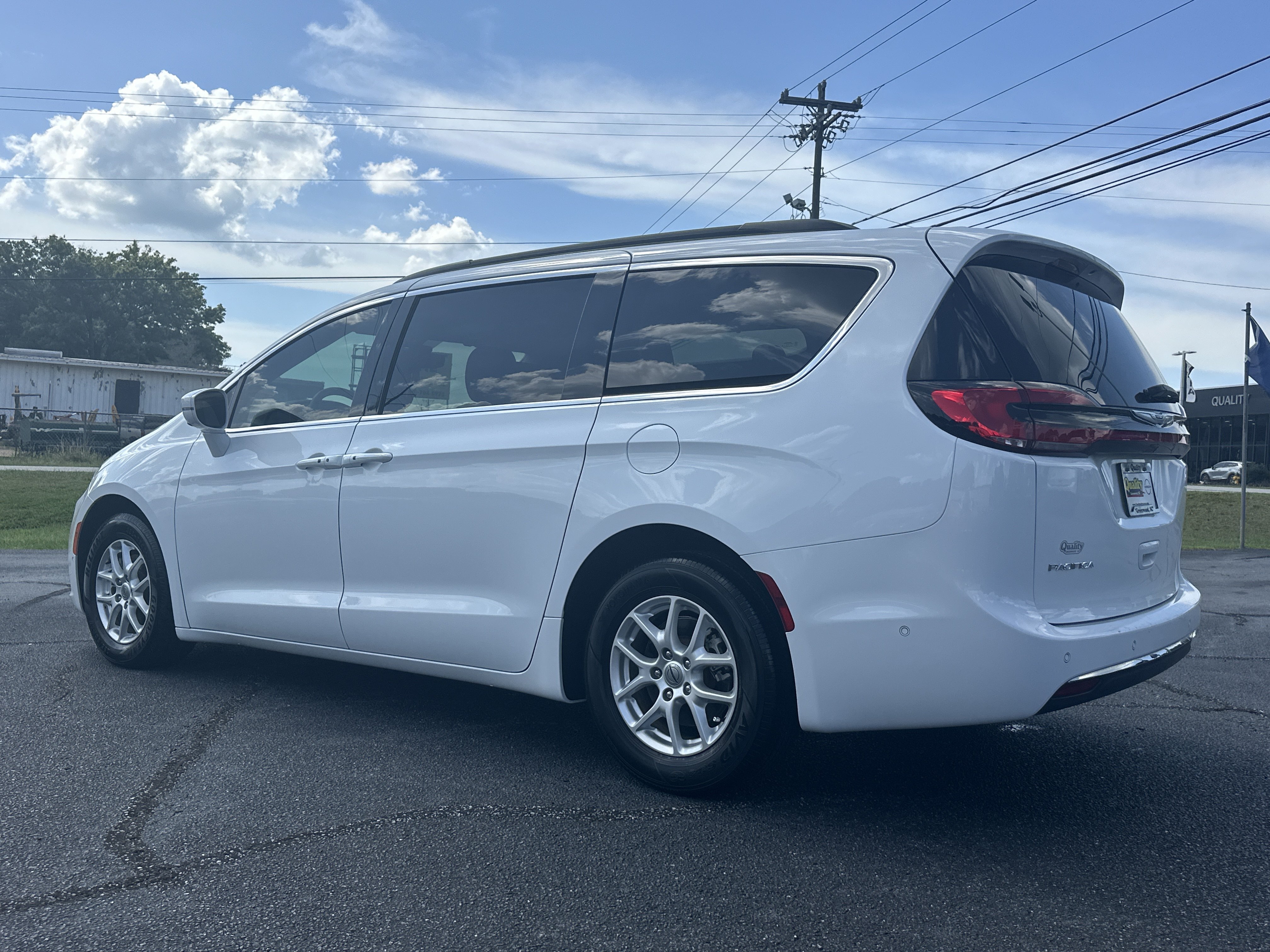 Used 2022 Bright White Clearcoat Chrysler Touring L image 6