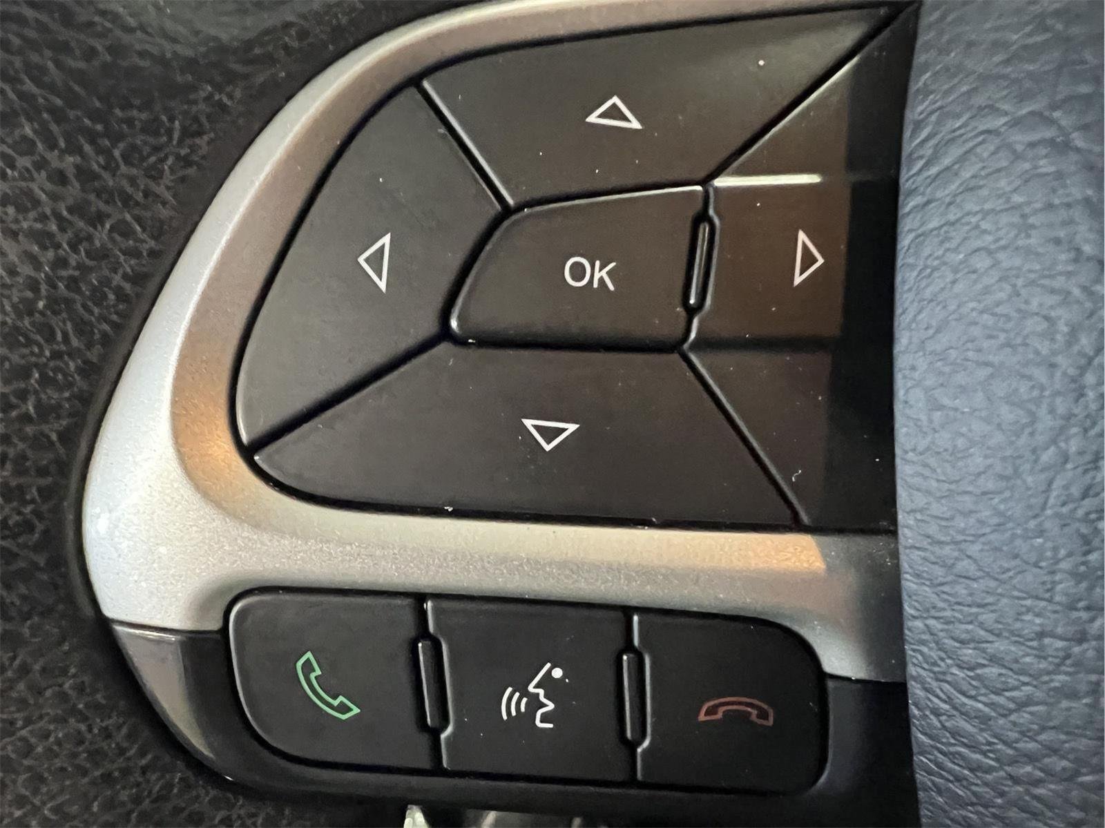 Used 2018 White Clearcoat Jeep Sport image 23