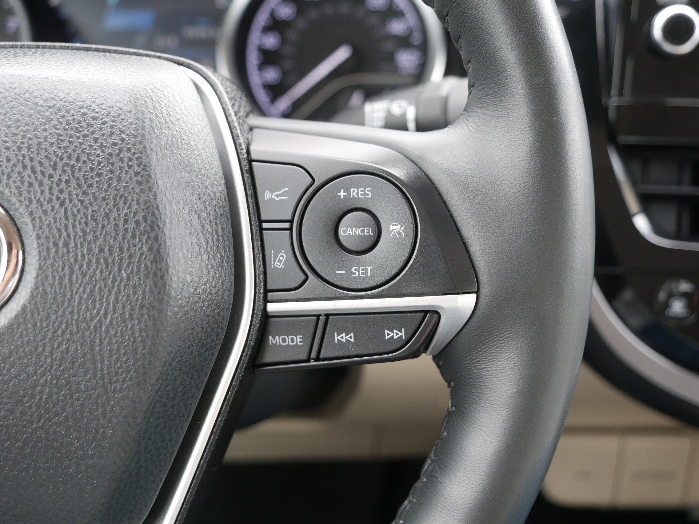 Used 2023 Wind Chill Pearl Toyota XLE image 30