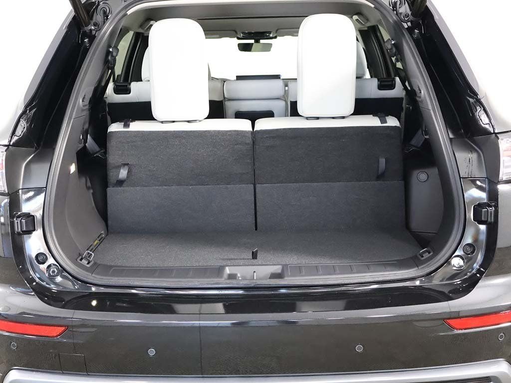 2025 Mitsubishi Outlander SE - Photo 21