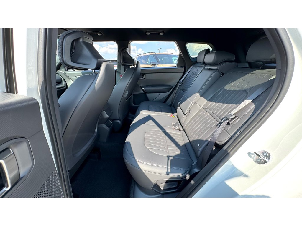 New 2027 Snow White Pearl / Black Roof Kia X-Line S image 24