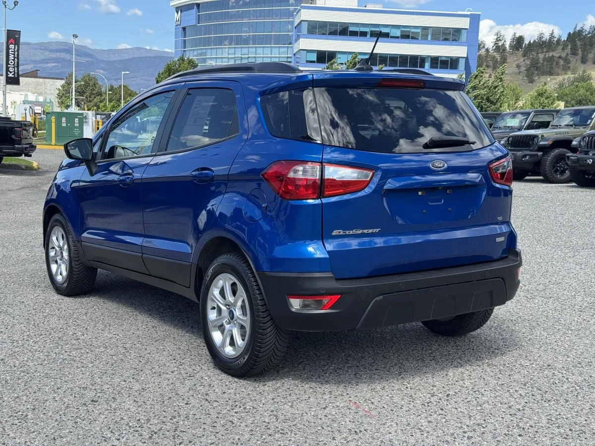 Used 2018 Blue Ford SE image 9