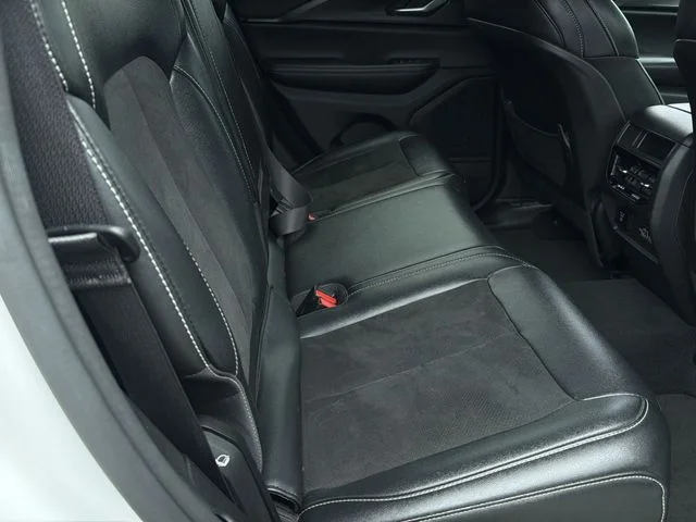 Used 2023 White/off-white Jeep Altitude X image 36