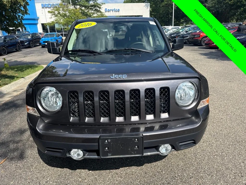 Used 2016 Crystal Metallic Jeep Latitude image 2