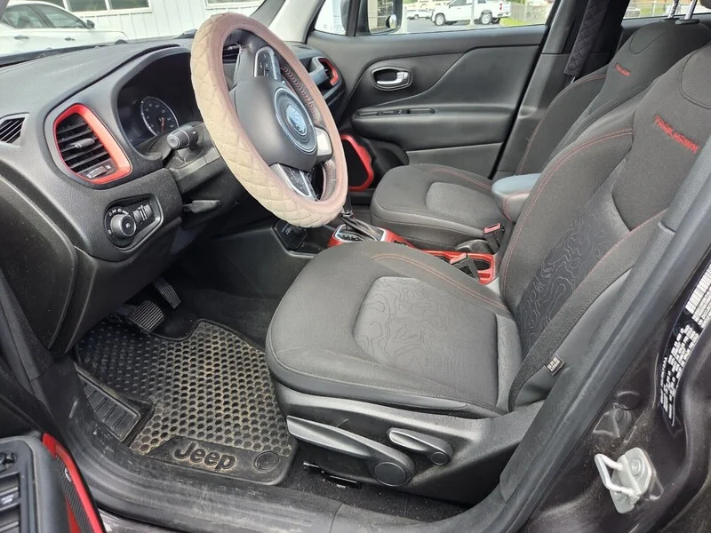 Used 2018 Crystal Metallic JEEP TRAILHAWK image 6