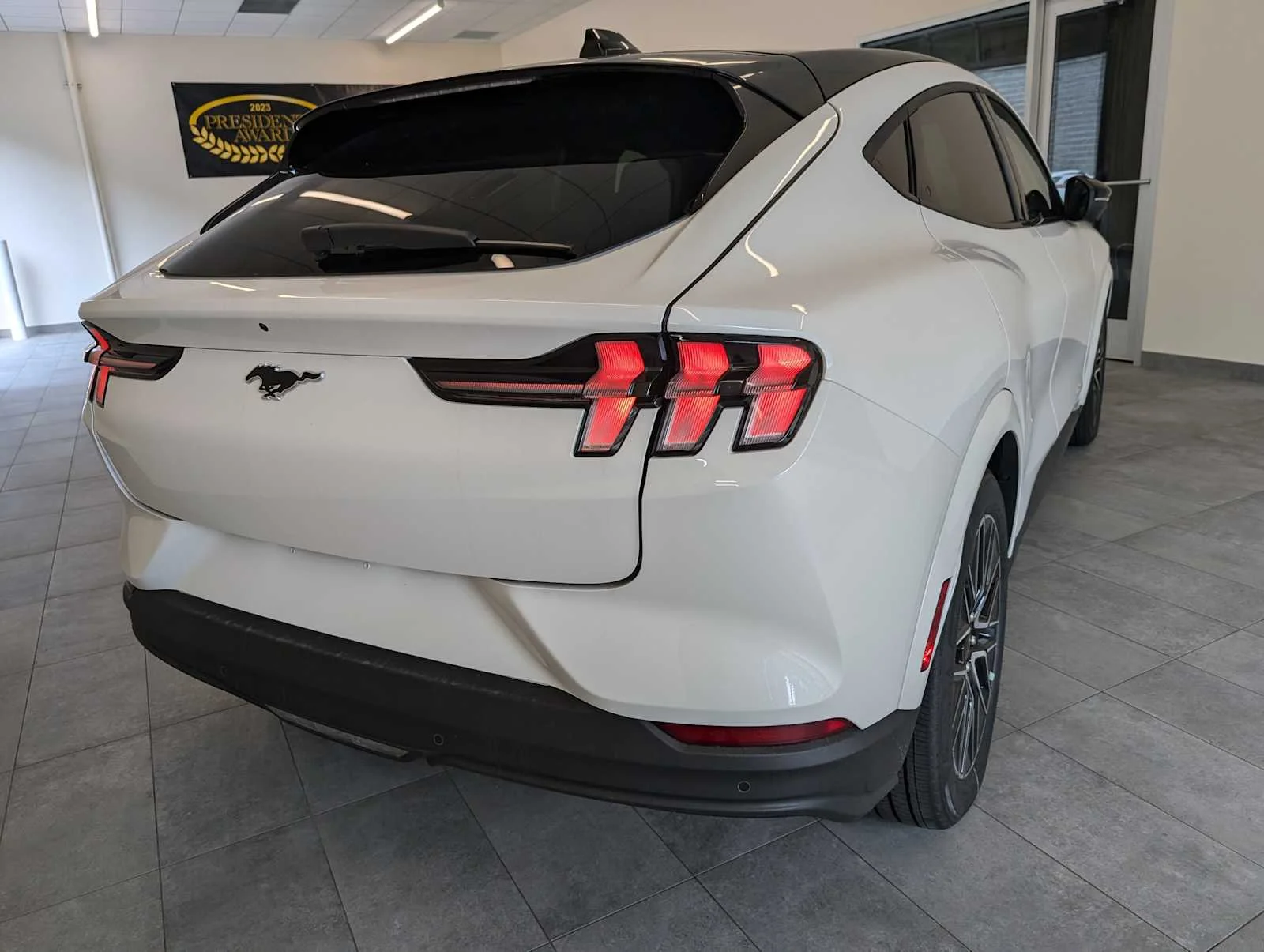 2025 Ford Mustang Mach-E Premium - Photo 8