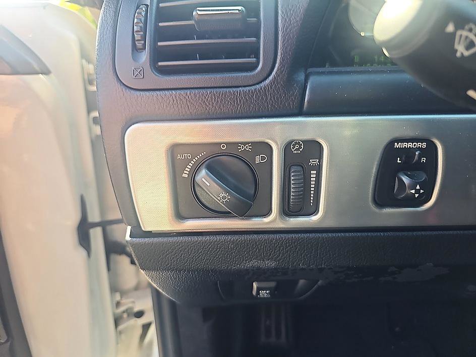 Used 2003 Whisper White Ford Premium image 19
