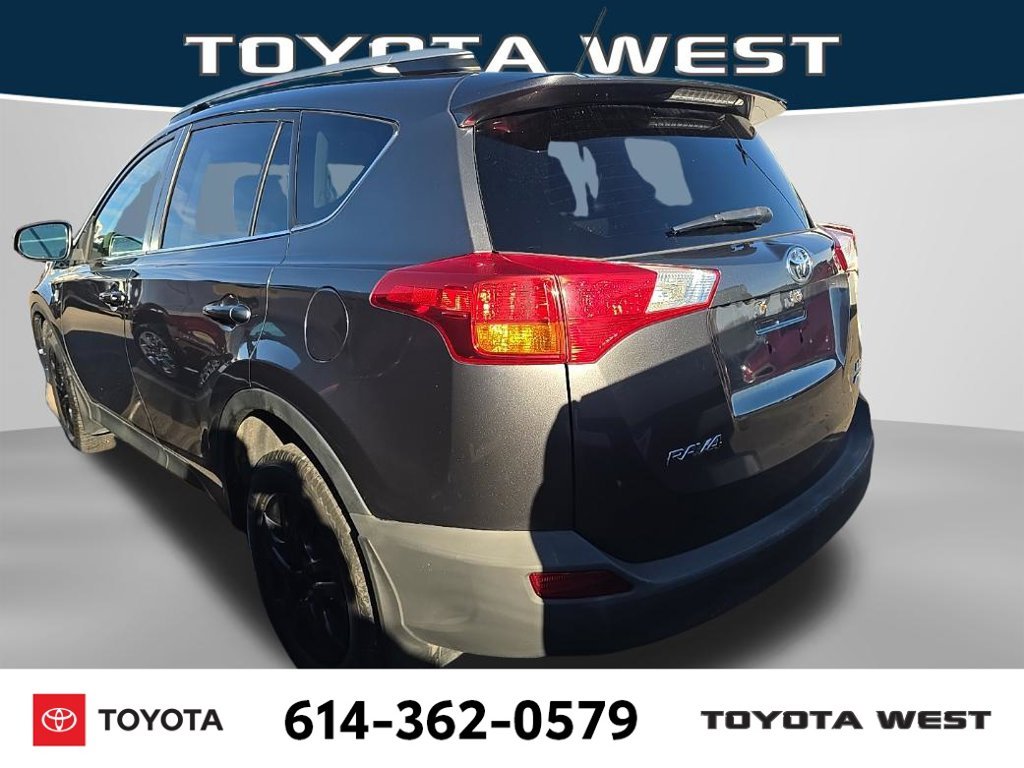 Used 2015 Gray Toyota LE image 4