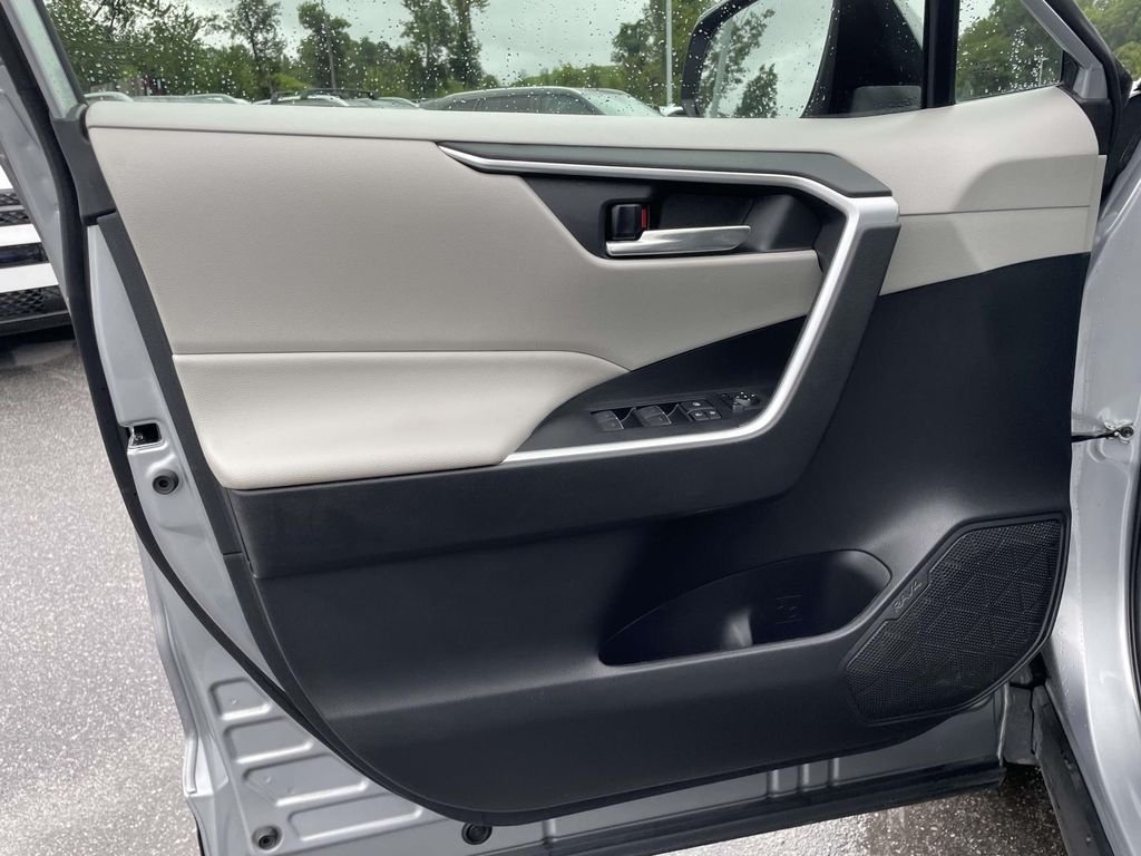 Used 2022 Silver Sky Metallic Toyota XLE image 5