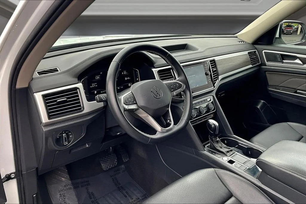 Used 2023 White Volkswagen 3.6L V6 SE w/Technology image 17