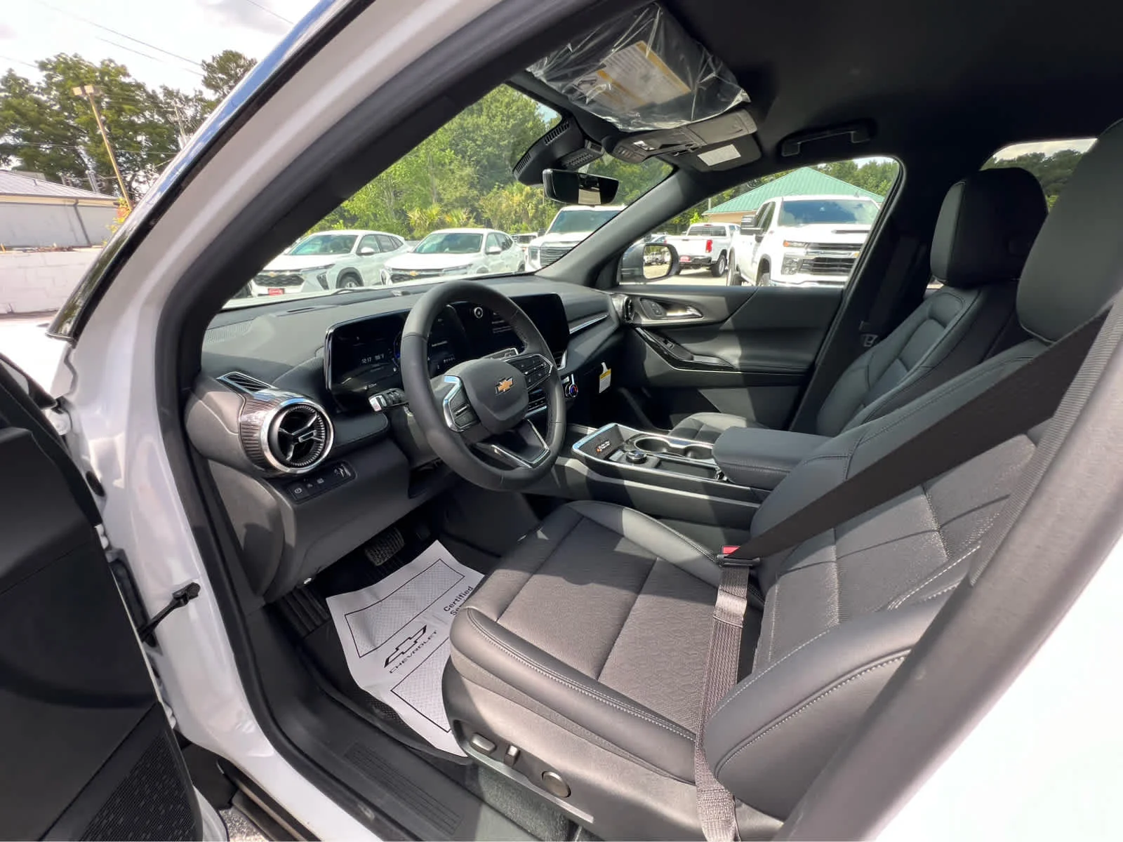 2027 Chevrolet Equinox LT - Photo 8