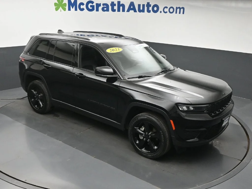 Used 2023 Black Jeep Altitude X image 3