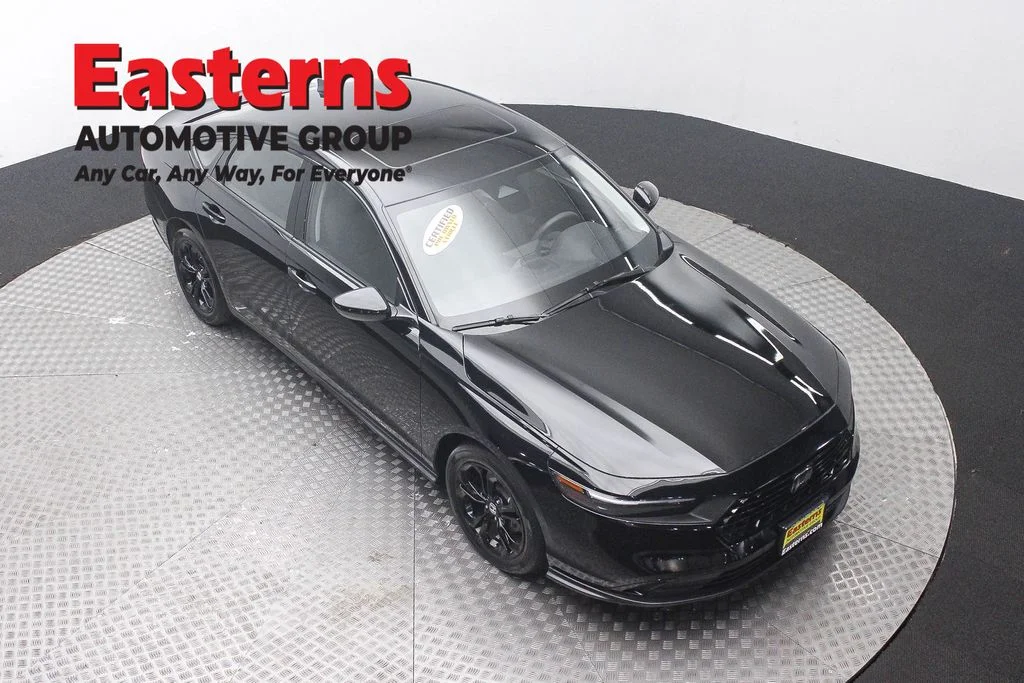 Used 2025 Black Honda SE image 3