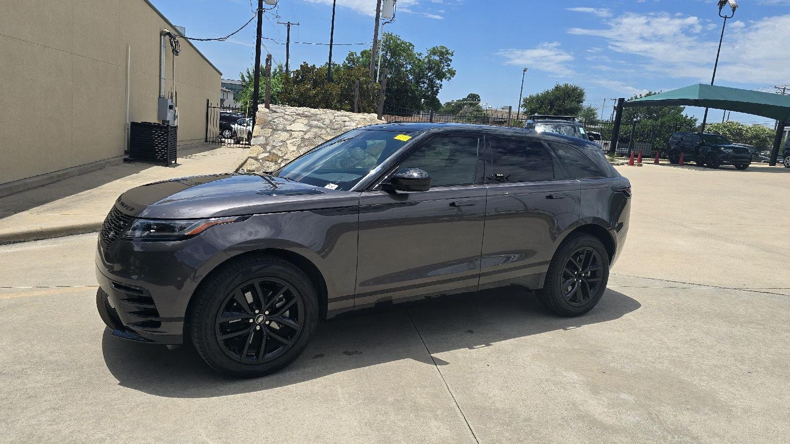 Used 2025 Charente Grey Land Rover Dynamic SE image 1
