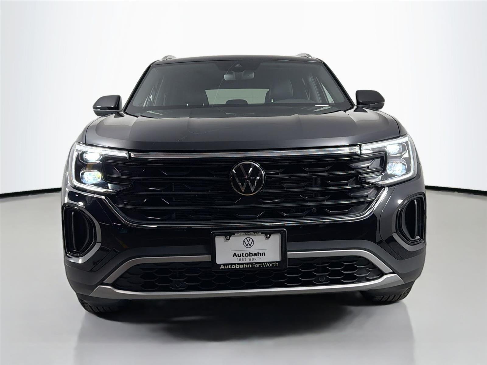 New 2026 Deep Black Pearl Volkswagen 2.0T SE image 2