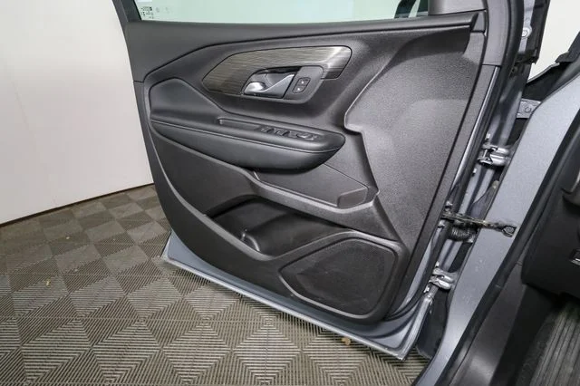 Used 2024 Silver GMC SLE image 35