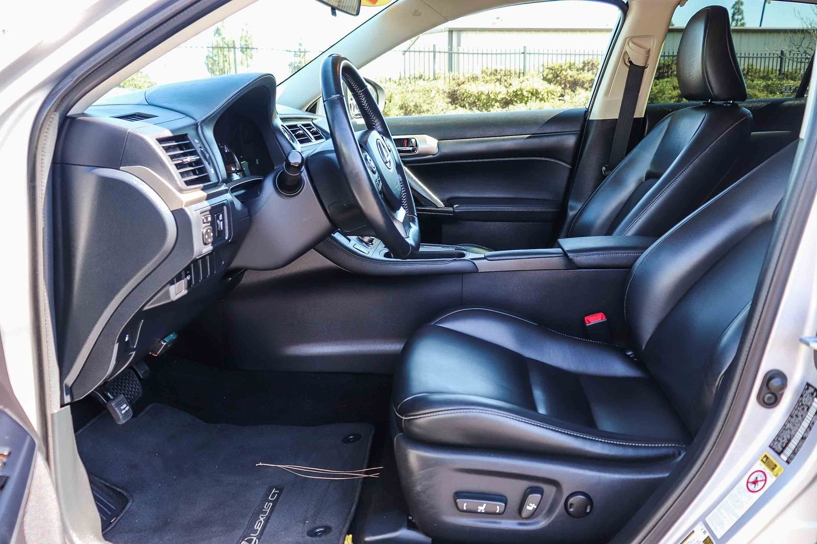 Used 2015 Silver Lexus 200h image 22