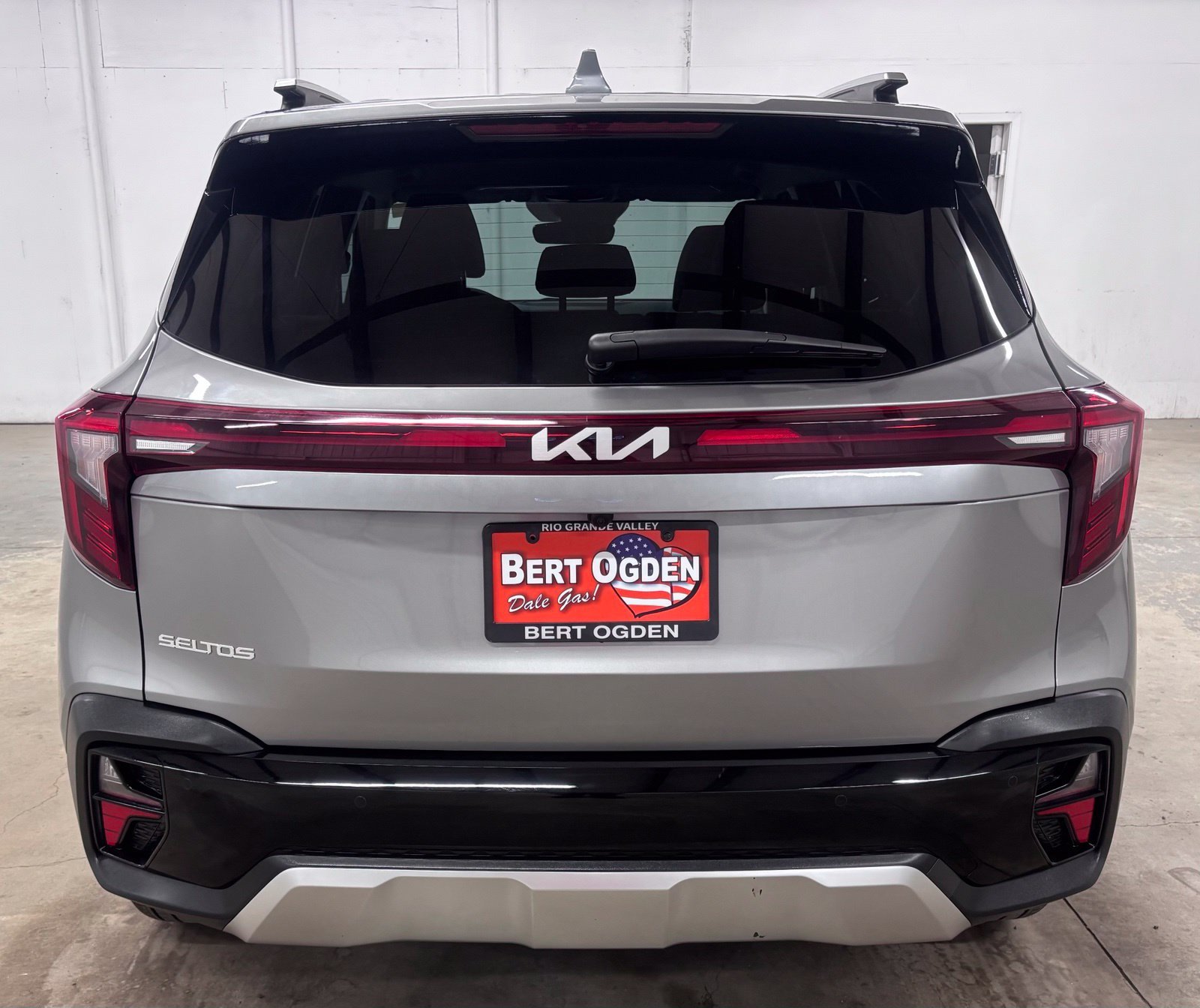Used 2026 Gray Kia EX image 5