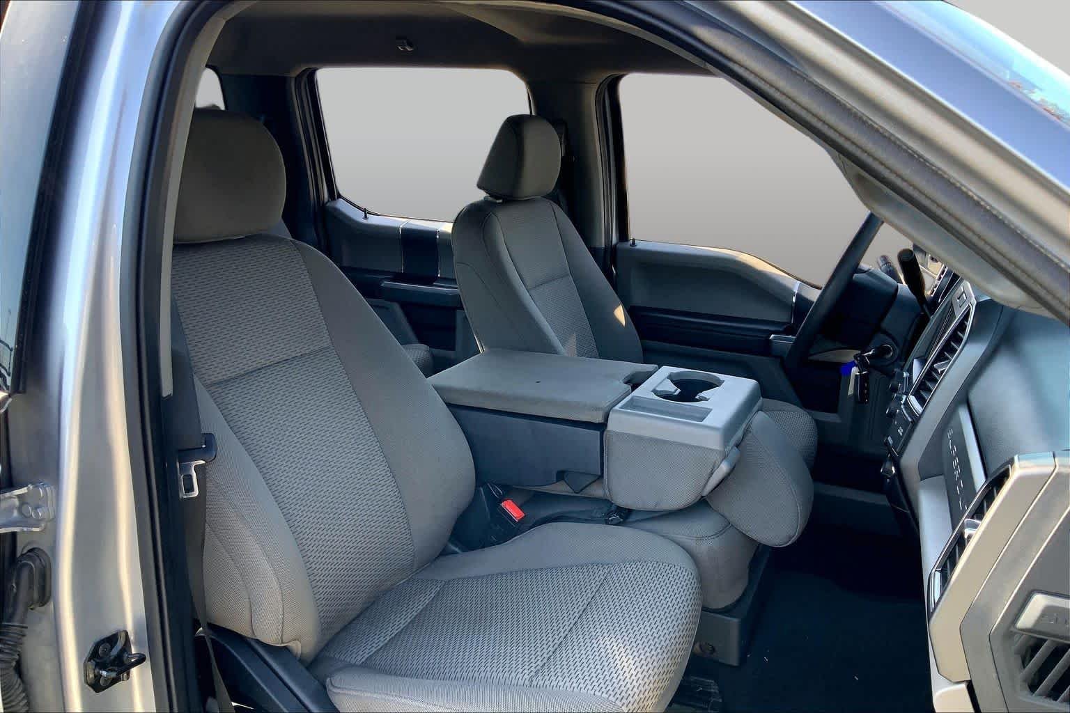 Used 2022 Iconic Silver Ford XLT image 9