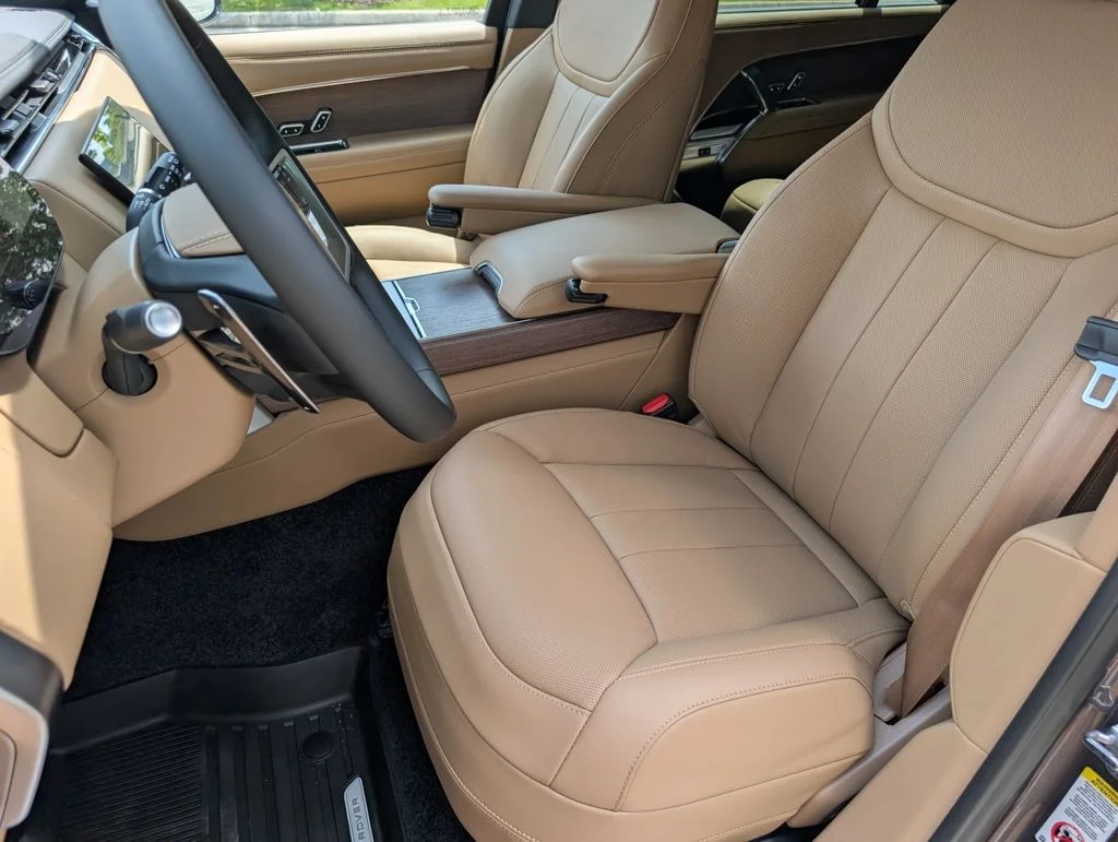 New 2026 Charente Grey Land Rover SE image 5
