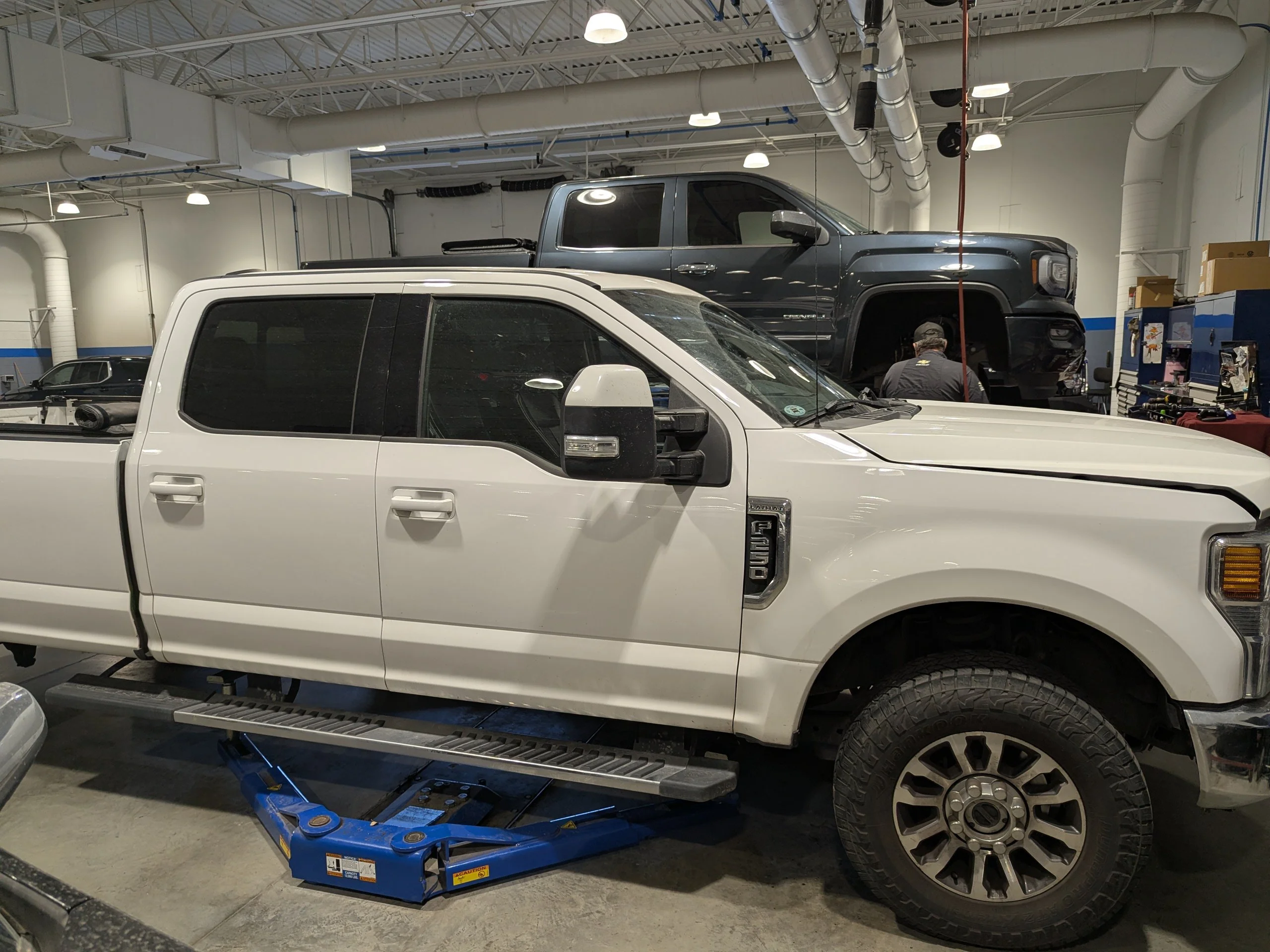Used 2021  Ford LARIAT image 4