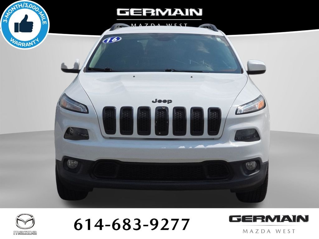 Used 2016 White Jeep Latitude image 2