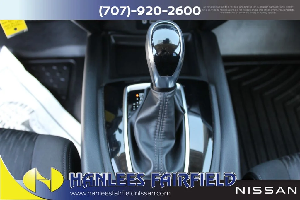 Used 2020 Silver Nissan S image 18