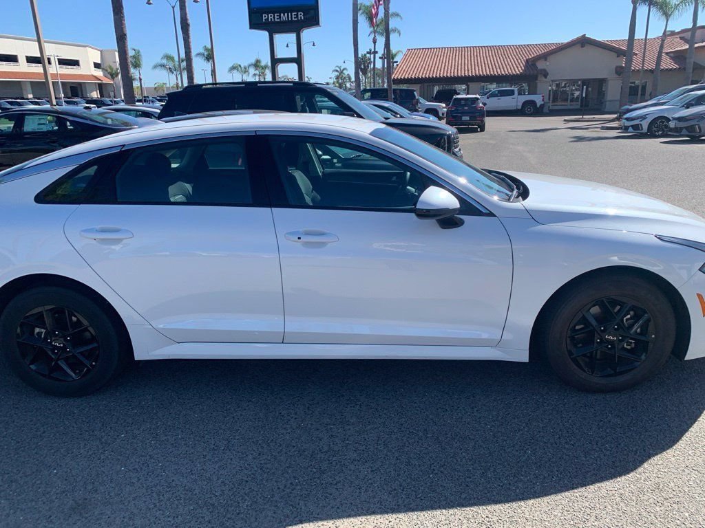 Certified Used 2026 Snow White Pearl Kia LXS image 5