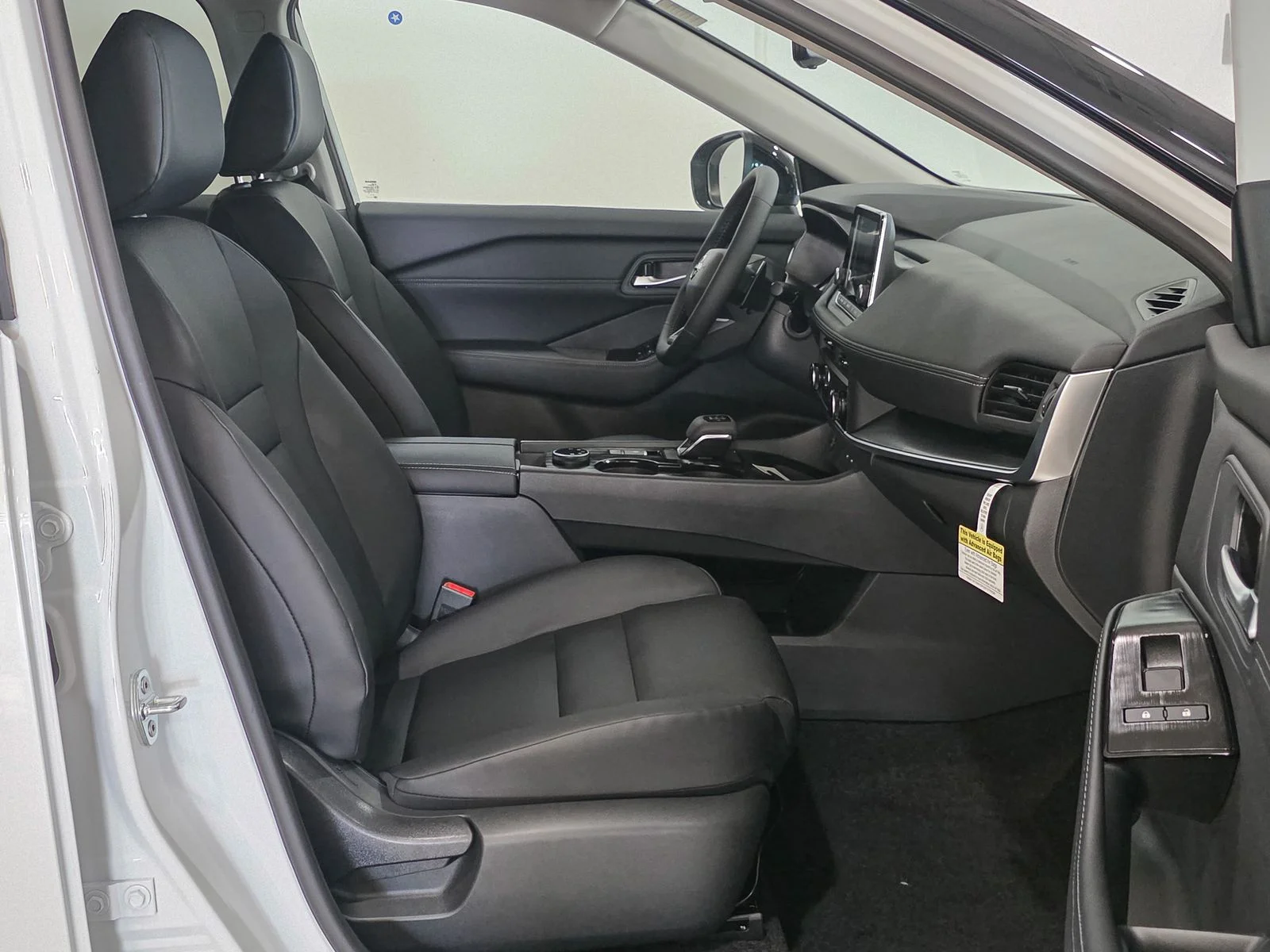 New 2026 Everest White Pearl TriCoat Nissan Dark Armor™ image 20