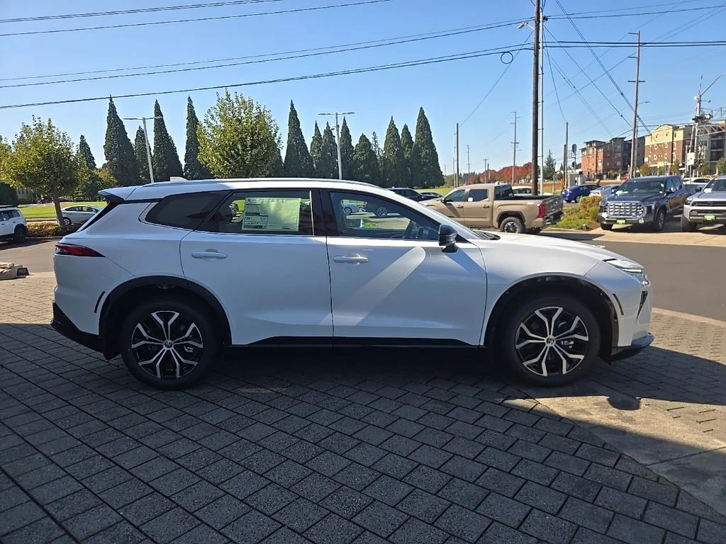 New 2026 Oxygen White Toyota XLE image 6