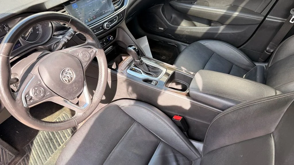 Used 2020 Black Buick Essence image 3