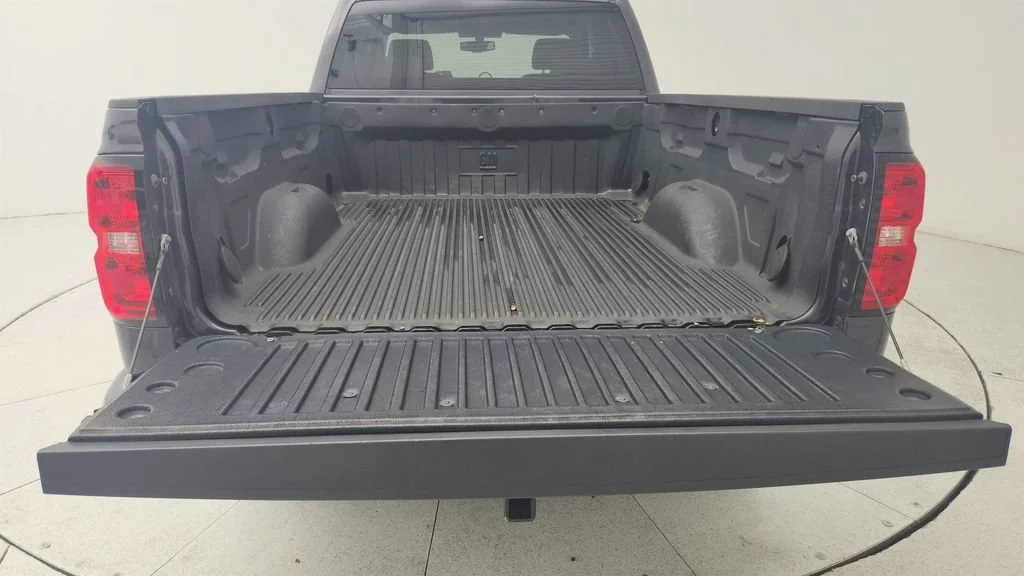 Used 2015 TUNGSTEN METALLIC Chevrolet LS image 30