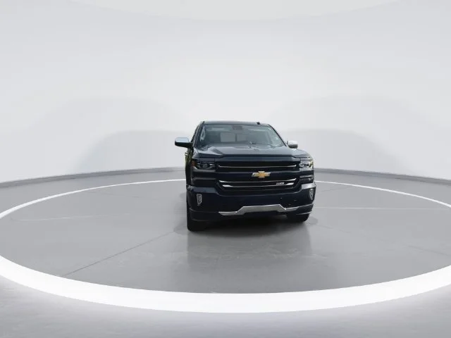 Used 2017 Gray Chevrolet LTZ image 3