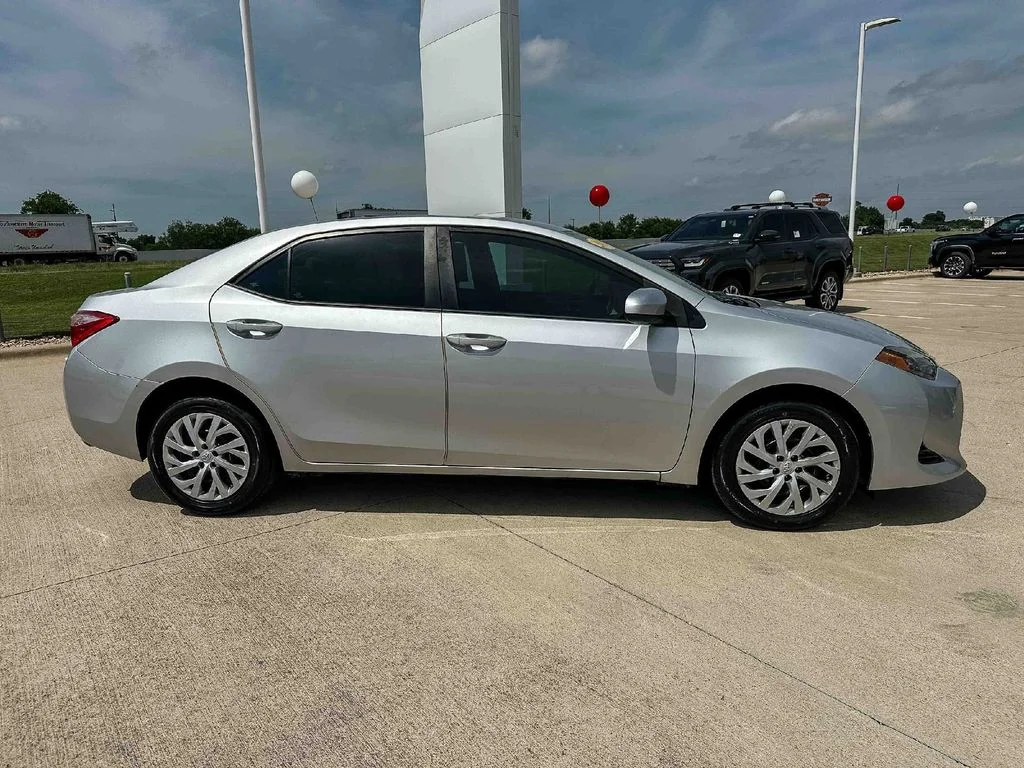 Used 2018 Toyota Corolla LE with VIN 5YFBURHE8JP778541 for sale in Temple, TX
