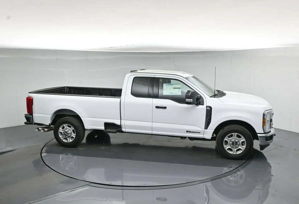 New 2026 Oxford White Ford XLT image 52