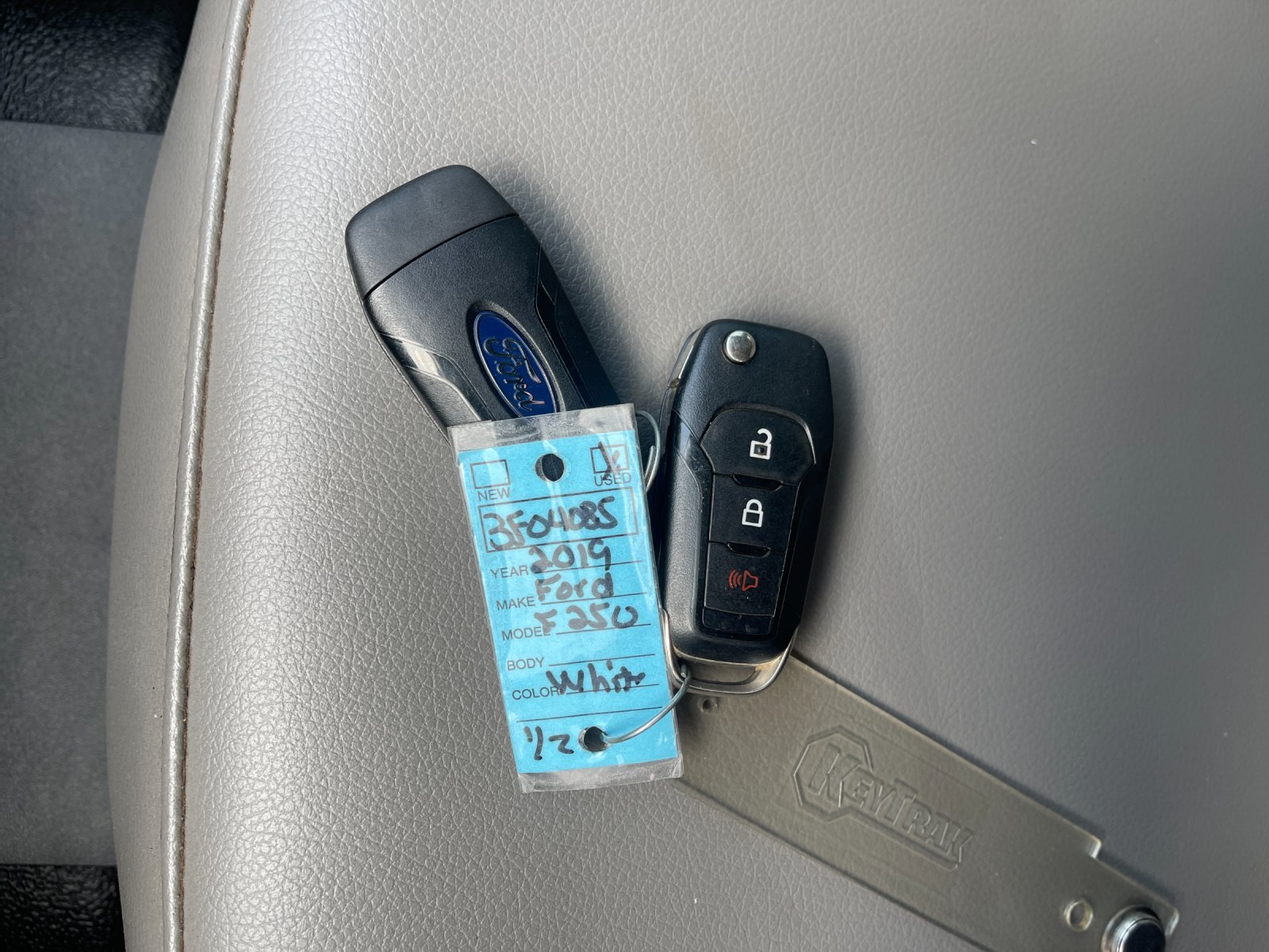 Used 2019 White Ford XL image 10