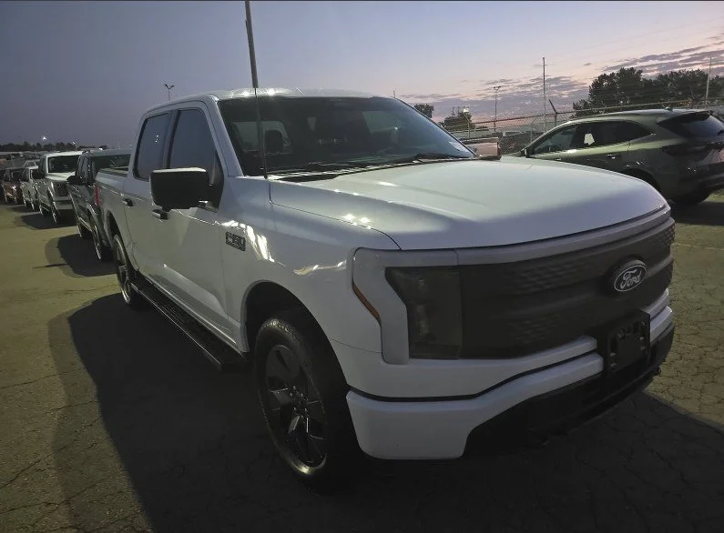 Used 2024 Oxford White Ford XLT image 1