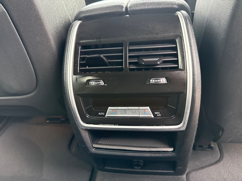 Used 2022 Black BMW sDrive40i image 17