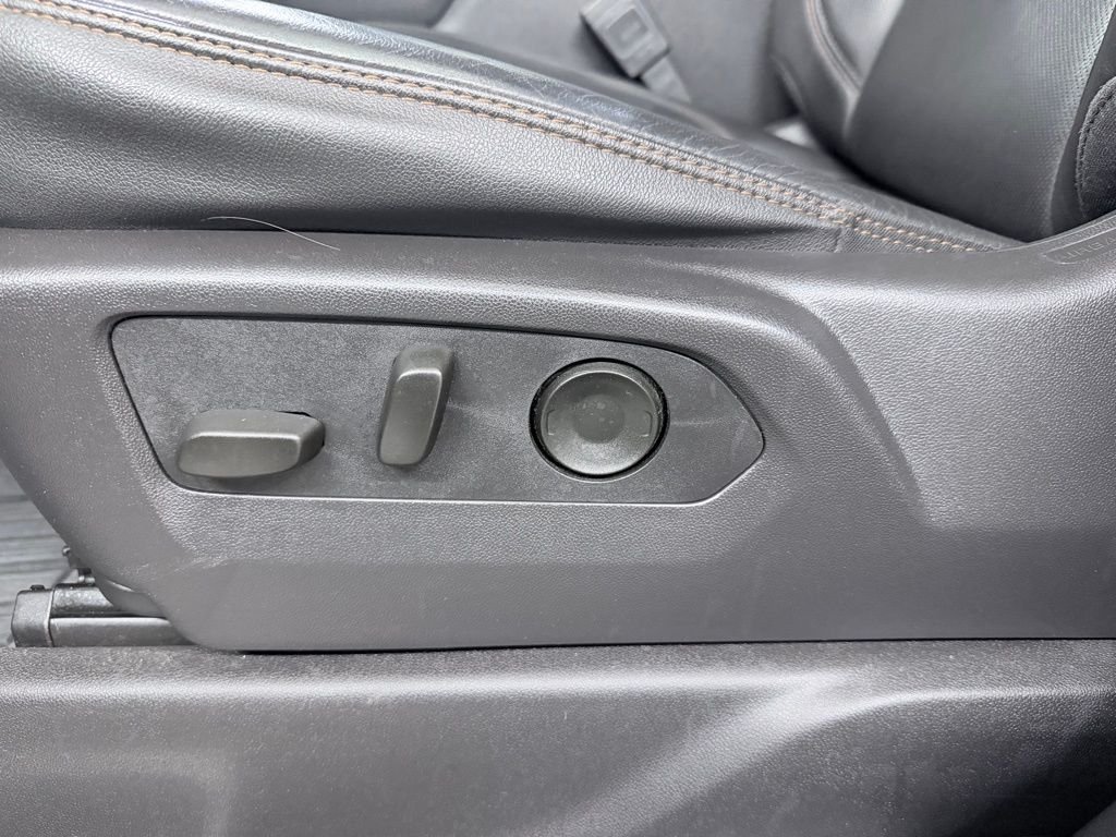 Used 2024 White GMC AT4 image 13
