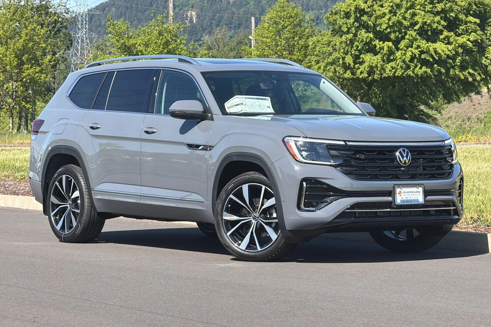 2026 Volkswagen Atlas 2.0T SEL Premium R-Line 4MOTION's photo