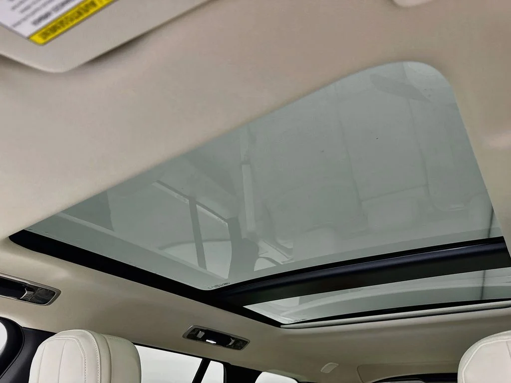New 2027 Fuji White Land Rover SE image 22