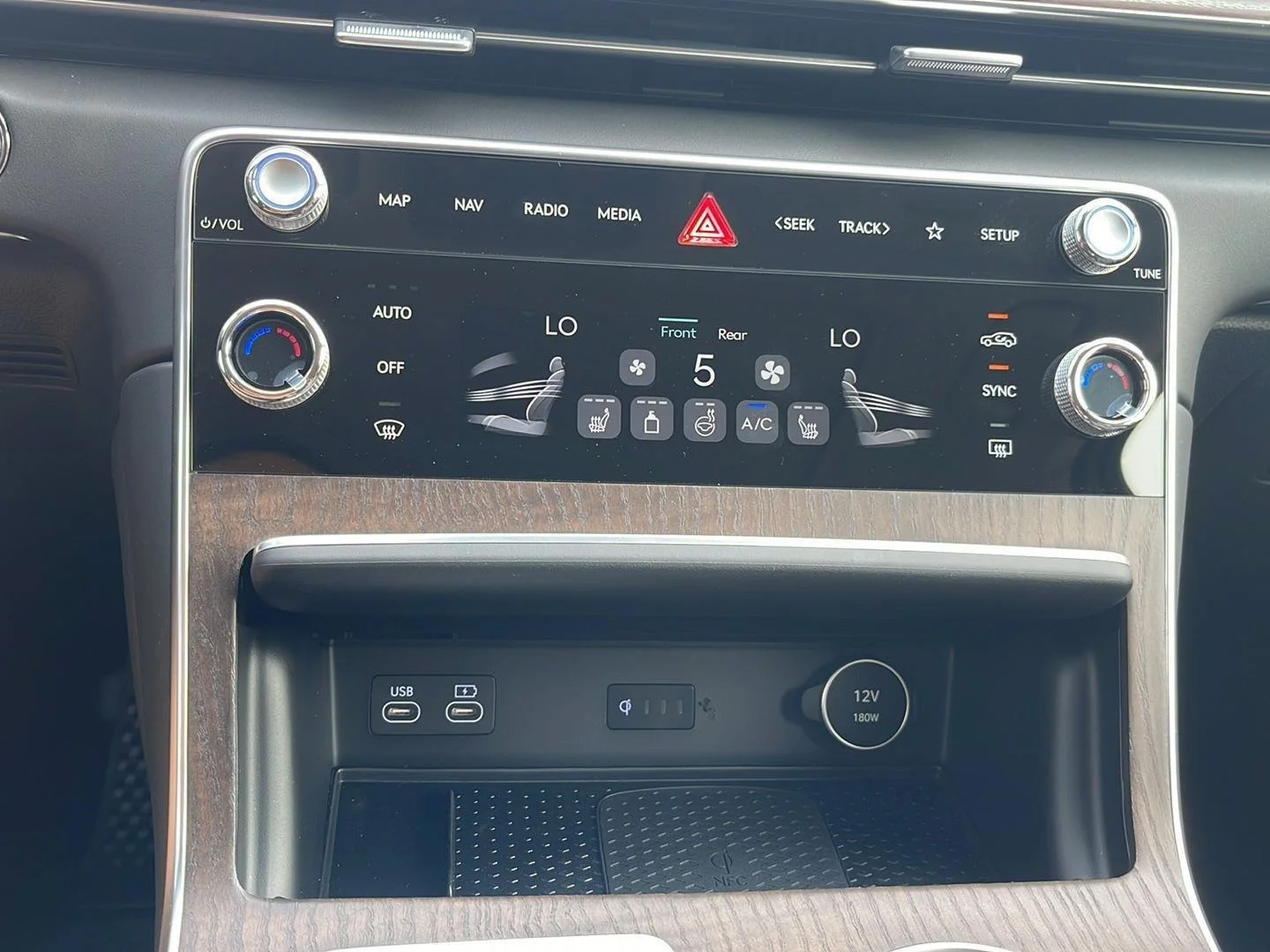 New 2026 Capri Blue Genesis 2.5T Select image 25