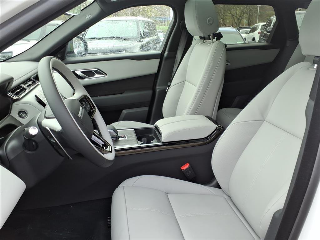 New 2026 Fuji White LAND ROVER Dynamic SE image 9