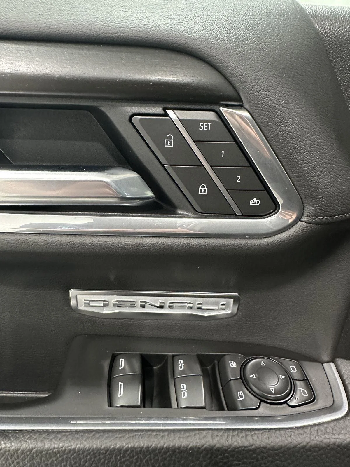 Used 2025 Onyx Black GMC Denali image 20